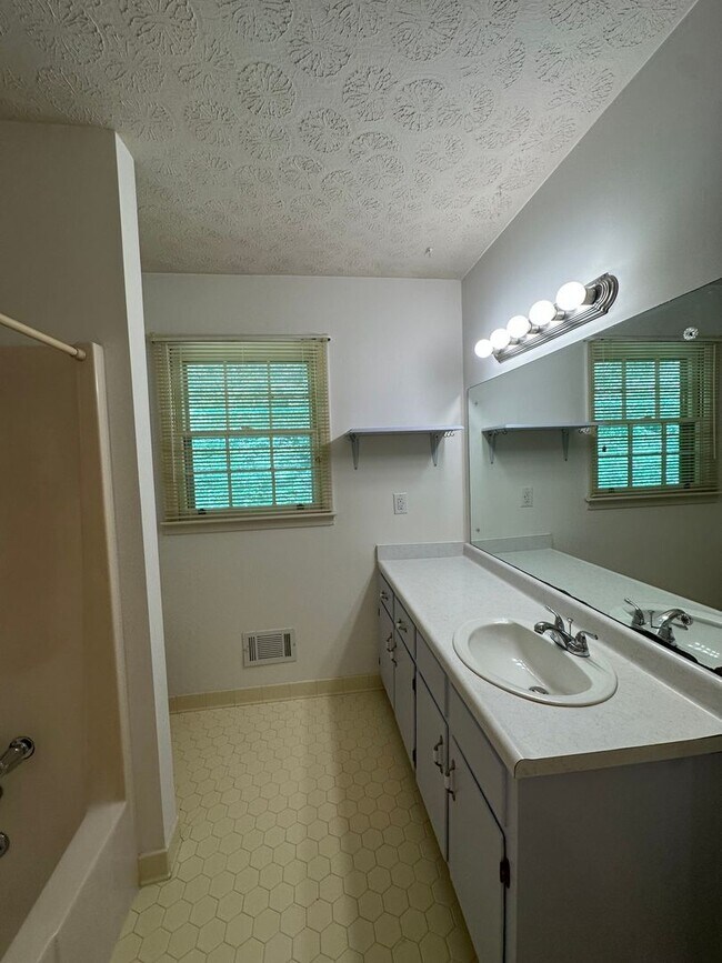Building Photo - 375 Segrest Cir