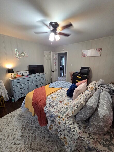 Building Photo - 1716 Fayetteville Hwy