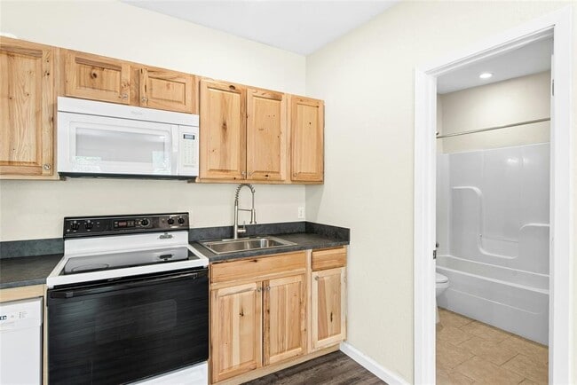 Building Photo - 904 Philco Dr