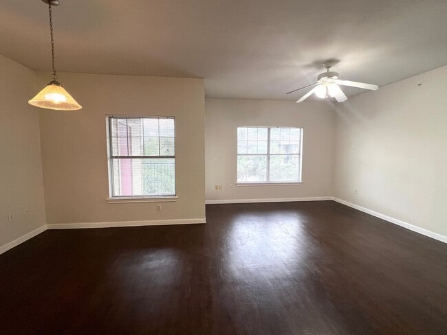 Building Photo - 2320 Gracy Farms Ln
