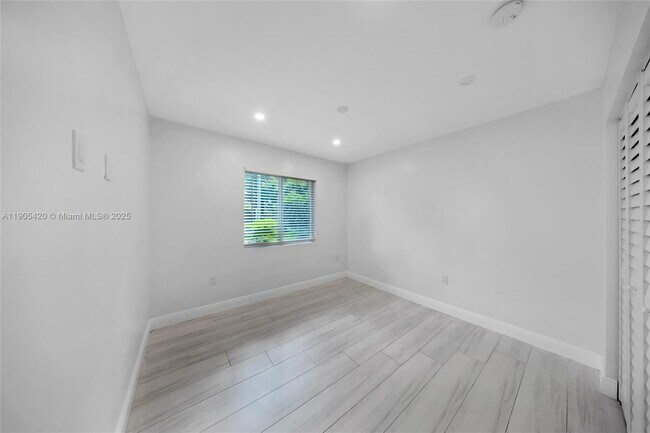 Building Photo - 2306 N 28th Ave