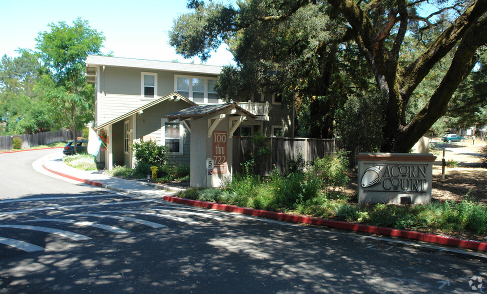 Primary Photo - Acorn Court Apartments