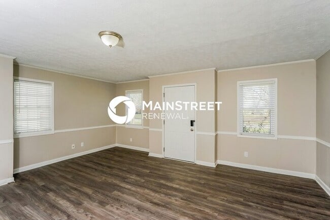 Building Photo - 3 Bedroom Pet-Friendly Home in LOUISVILLE, KY with Main Street Renewal
