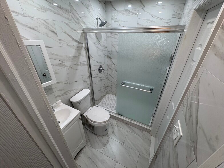 Building Photo - 61 Bowling Ln