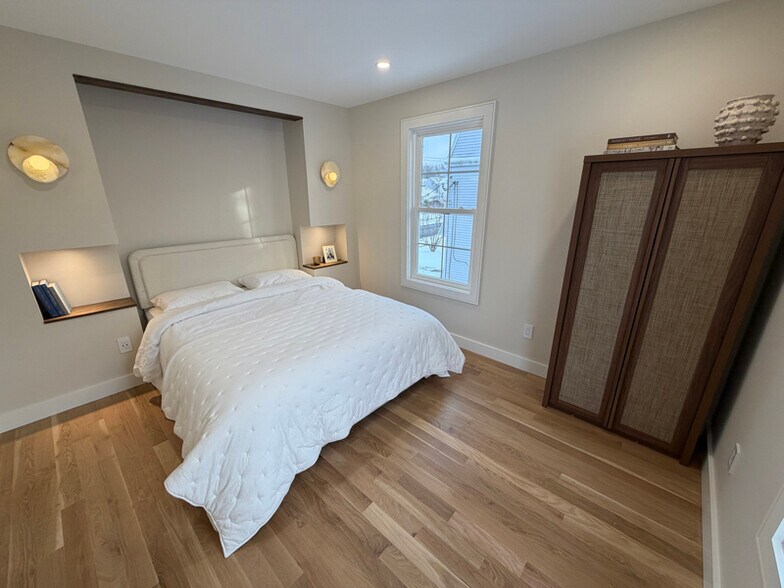 Building Photo - 314 Springfield St