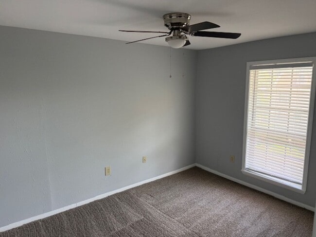 Building Photo - 2 BED 1.5 BATH CONDO COMING SOON!