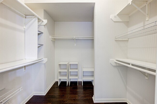 Building Photo - 6543 Horsepen Bayou Dr