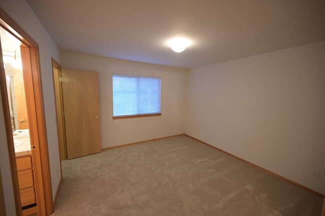 Building Photo - Charming 3 Bed, 2 Bath Home in Summer Bree...