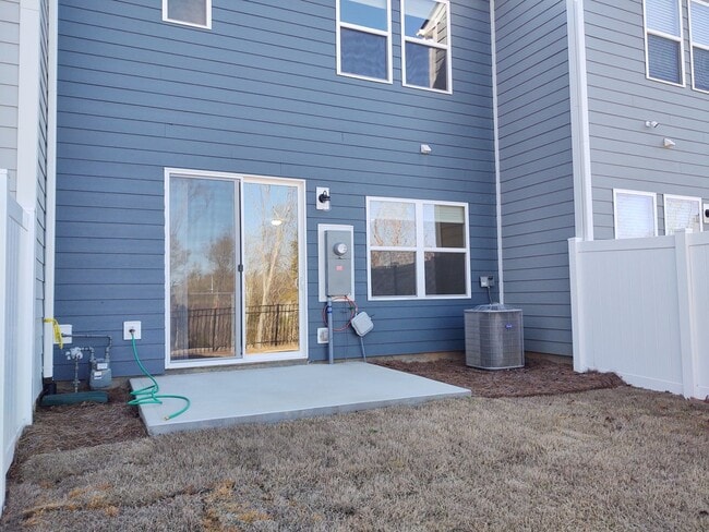 Building Photo - Move-in ready Townhome located in the Perg...