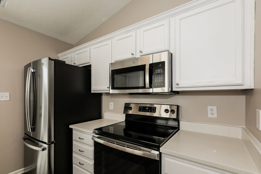 Building Photo - 2000 Salmon River Dr
