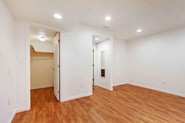 Building Photo - 17 Muth Dr