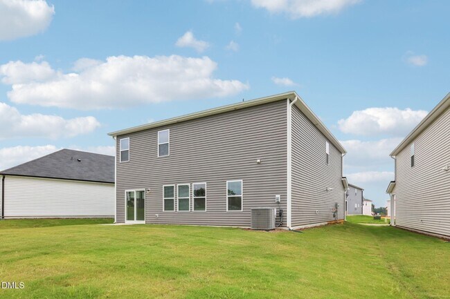 Building Photo - Spacious 5 Bedroom, 3 Bath Home with Loft & Main Level Bedroom - Move in Ready