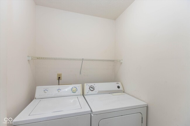 Building Photo - 7136 Pluto Dr