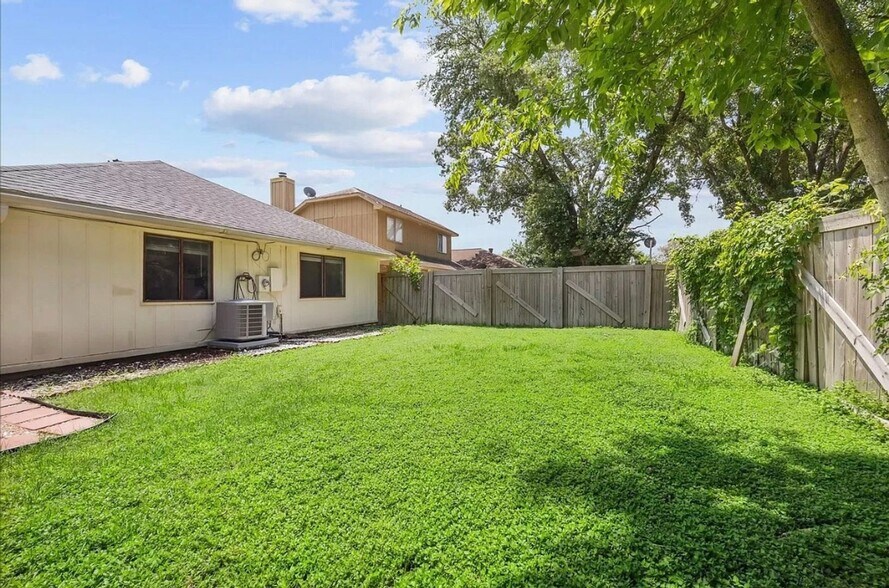 Building Photo - 3734 Varla Ln