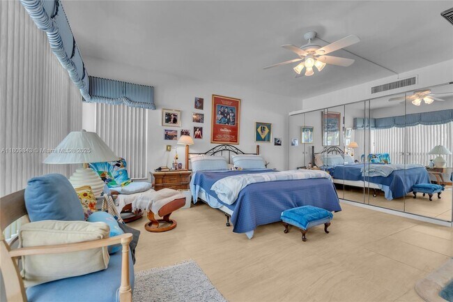 Building Photo - 9200 W Bay Harbor Dr