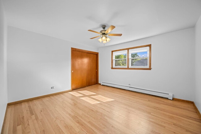Building Photo - 5421 W Windsor Ave