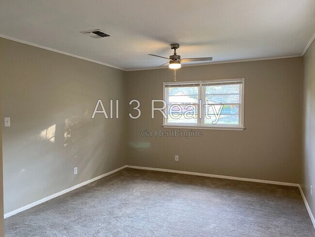 Building Photo - 1717 Robison Hill Rd