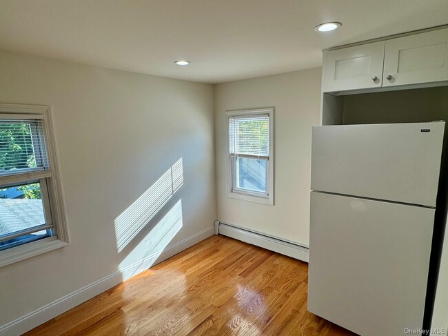 Building Photo - 105 Burtis St