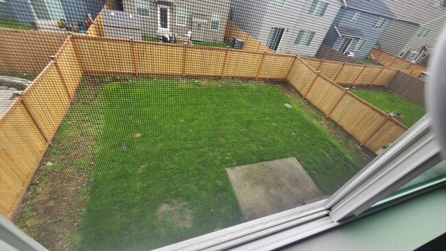 Building Photo - Beautiful Newer Puyallup Home You Will Not...