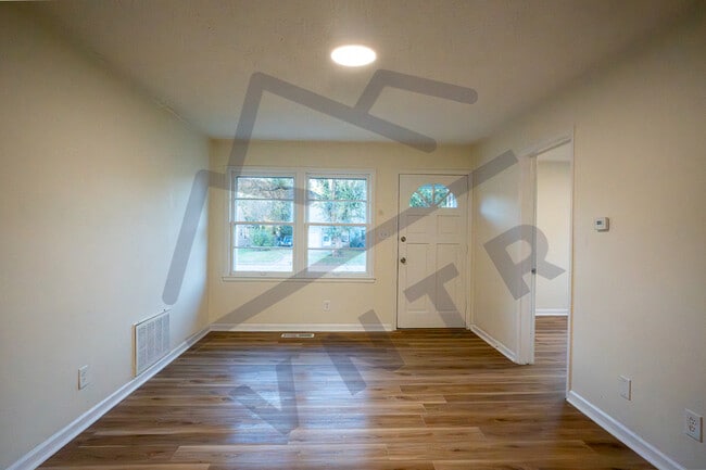 Building Photo - 1921 S Vine St