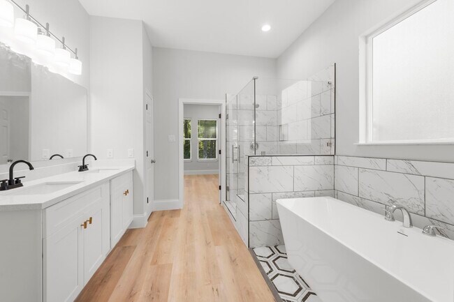 Building Photo - 3532 White Oak Point Dr