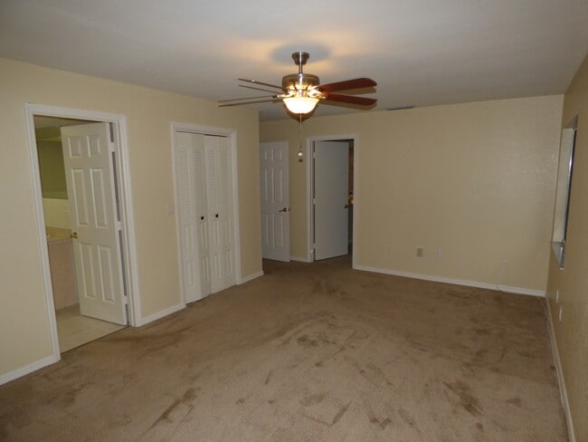 Building Photo - New York Section, Port Charlotte