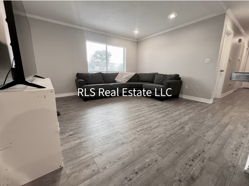 Building Photo - 1541 Riverside Ave