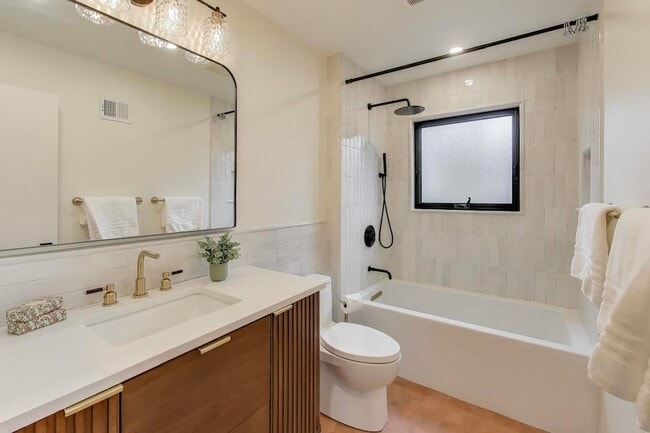 Building Photo - 3530 Hillside Rd