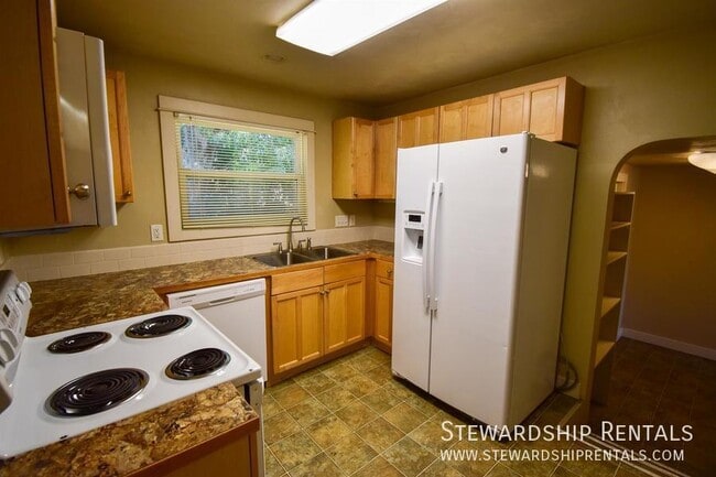 Building Photo - 2273 Hilyard St