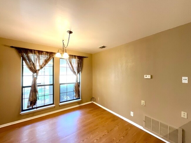 Building Photo - 7326 Putter Ln