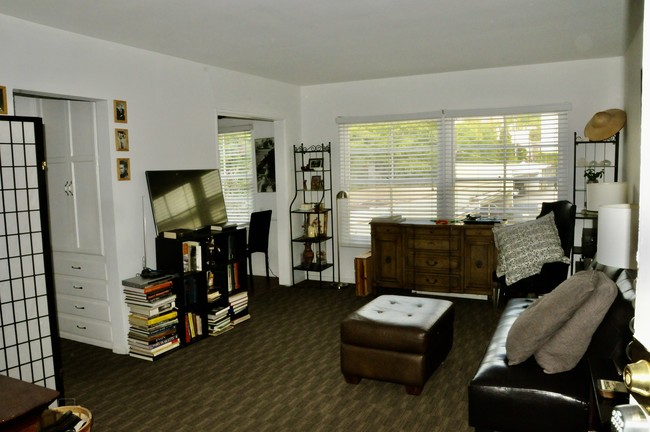 Primary Photo - 1005 N Sweetzer Ave