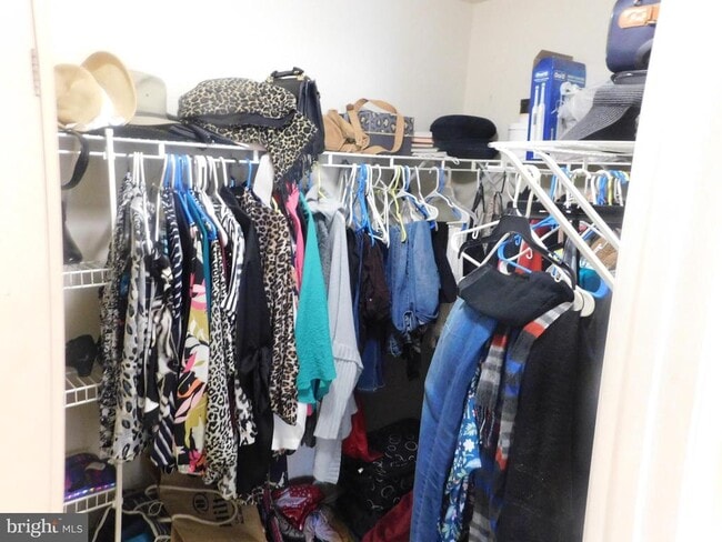 Building Photo - 337 Kirby St