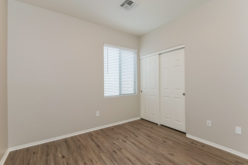 Building Photo - 405 East Placita Nodo