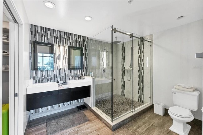 Building Photo - 525 E Jackson St