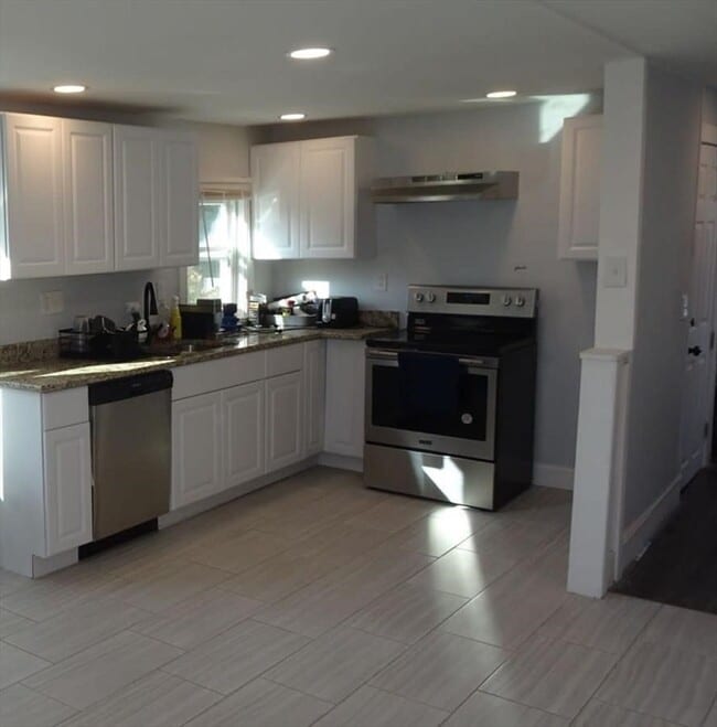 Building Photo - 100 Broad St