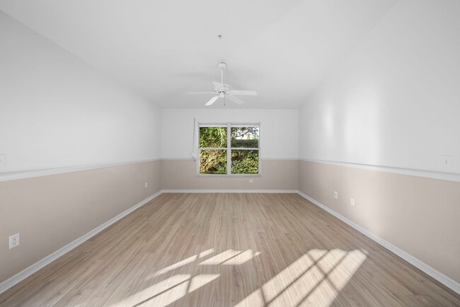 Building Photo - Annual Rental in Briarwood - 3 Bed 2 Bath Condo