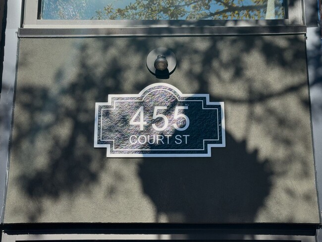 Primary Photo - WINTER SPECIAL - NEWLY RENOVATED DOWNTOWN SALEM STUDIO