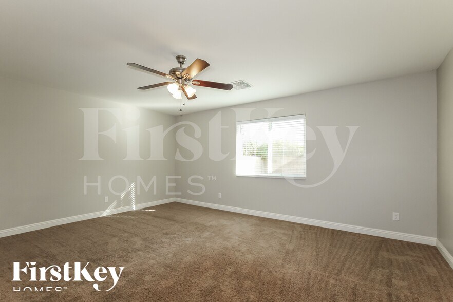 Building Photo - 4243 W Bluefield Ave