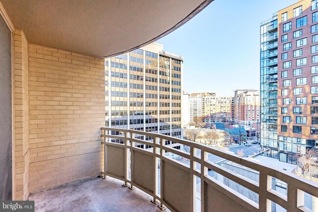 Building Photo - 4801 Fairmont Ave