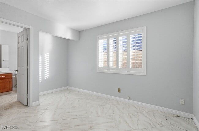 Building Photo - 2001 Madagascar Ln