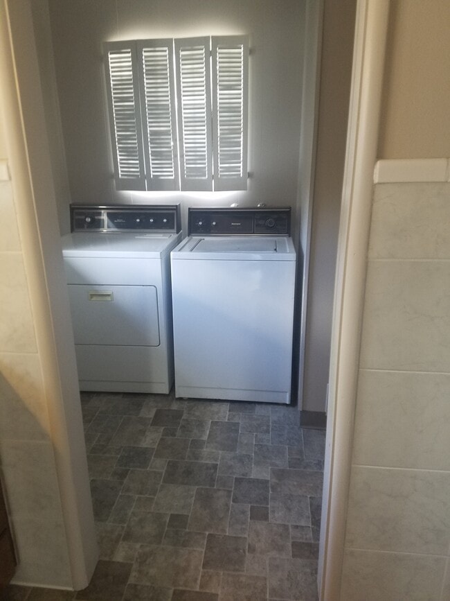 Building Photo - STATUS:AVAILABLE  |R136a| $1795