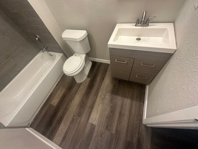 Building Photo - 403 Mistywood Dr