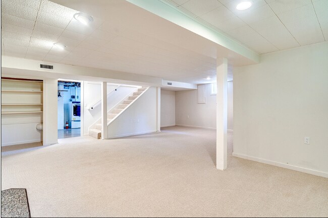 Building Photo - 616 SE Andover Pl