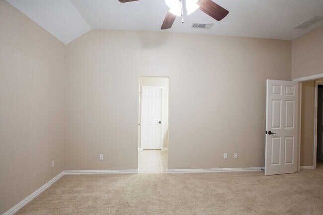 Building Photo - 8100 Rosemont Dr