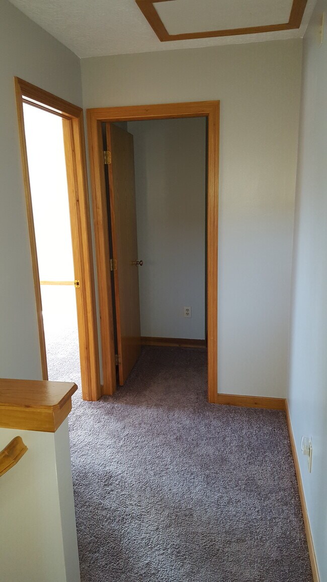 Building Photo - 6946 Seafield Ct