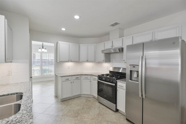 Building Photo - 27077 Crown Chase Dr