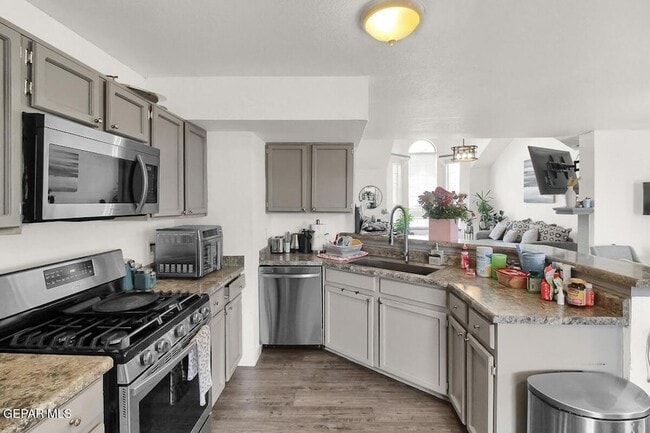 Building Photo - 7125 Golden Hawk Dr