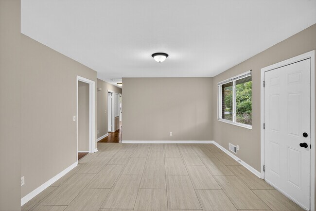 Building Photo - 2327 Mura Dr