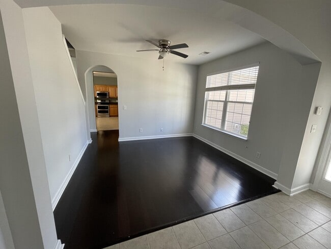 Building Photo - 717 Gazania Ln