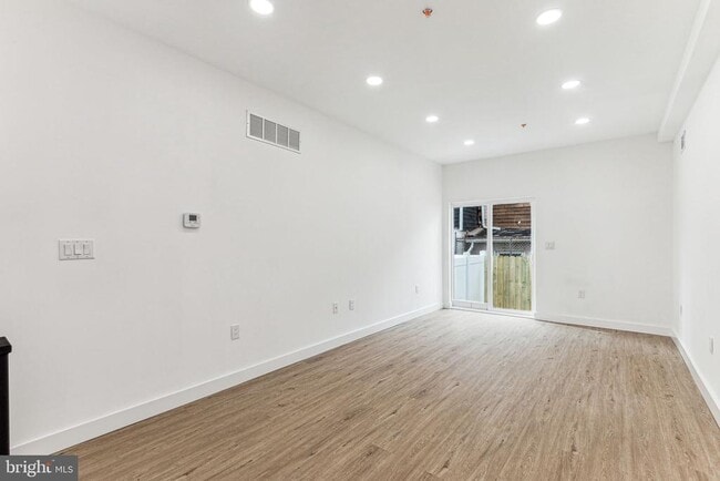 Building Photo - 2224 N Howard St